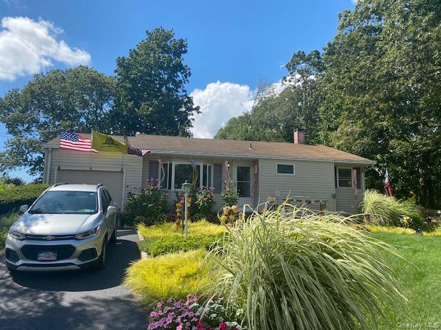 2816 Acorn Avenue, Medford, NY 11763