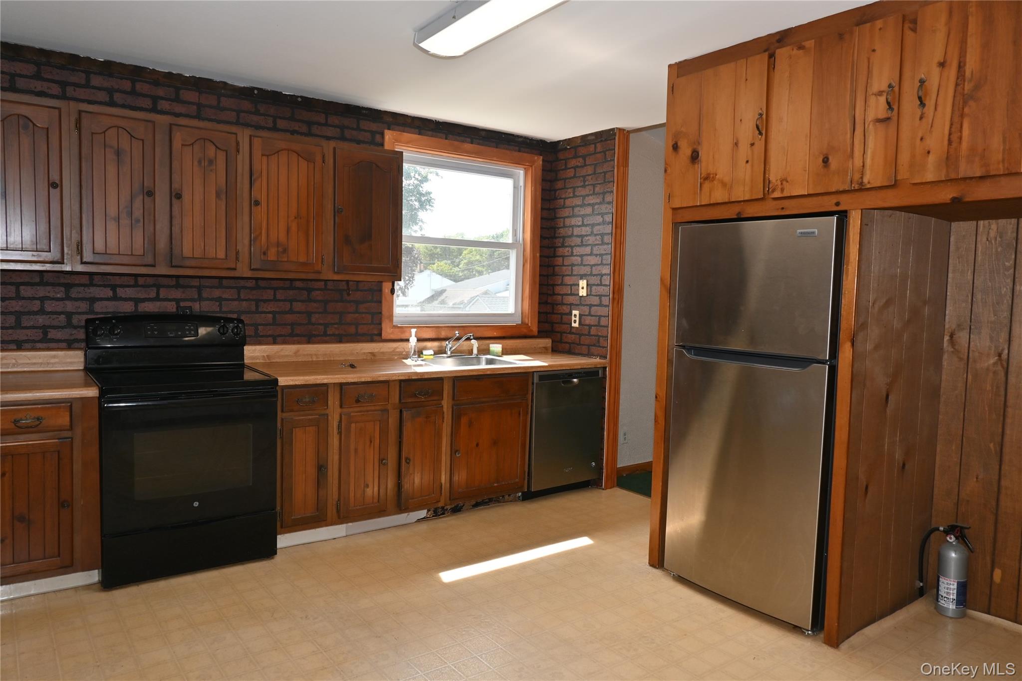 2816 Acorn Avenue, Medford, NY 11763