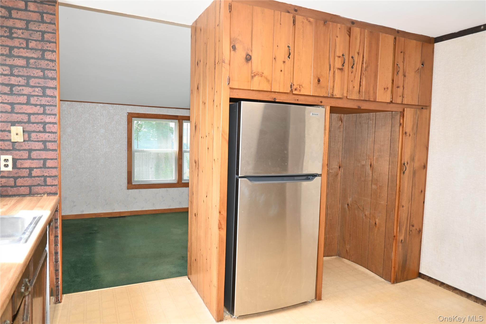 2816 Acorn Avenue, Medford, NY 11763