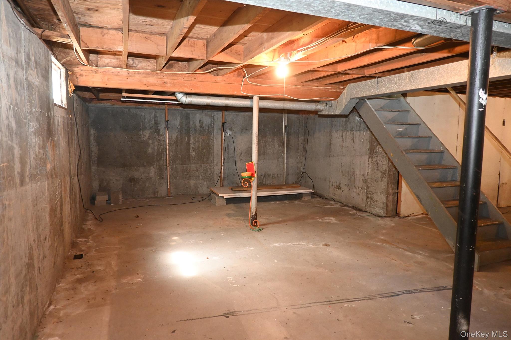 2816 Acorn Avenue, Medford, NY 11763