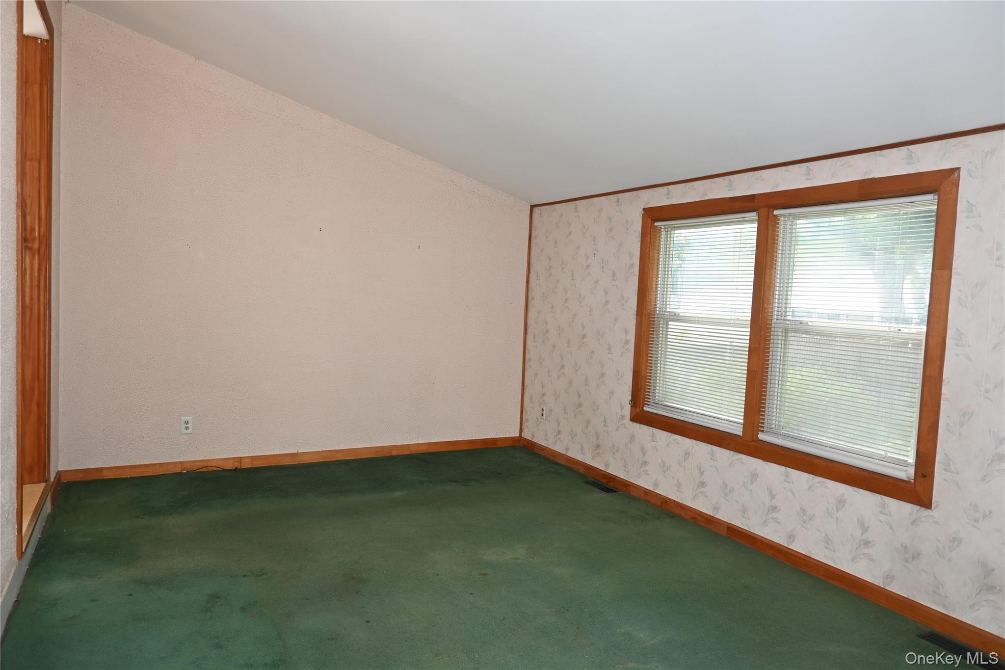 2816 Acorn Avenue, Medford, NY 11763