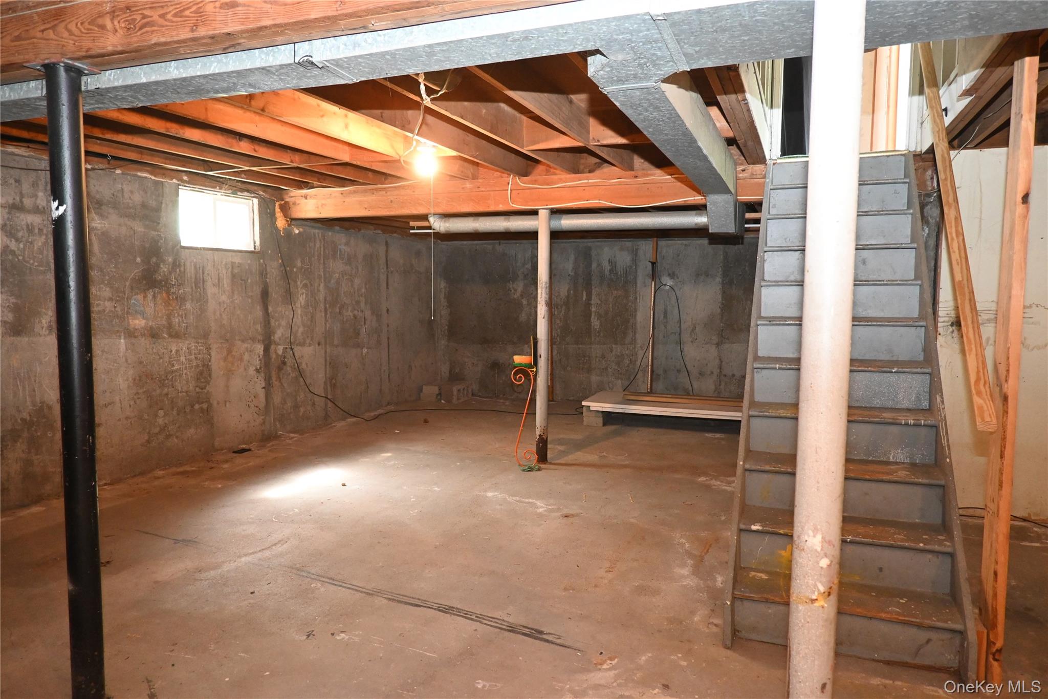 2816 Acorn Avenue, Medford, NY 11763