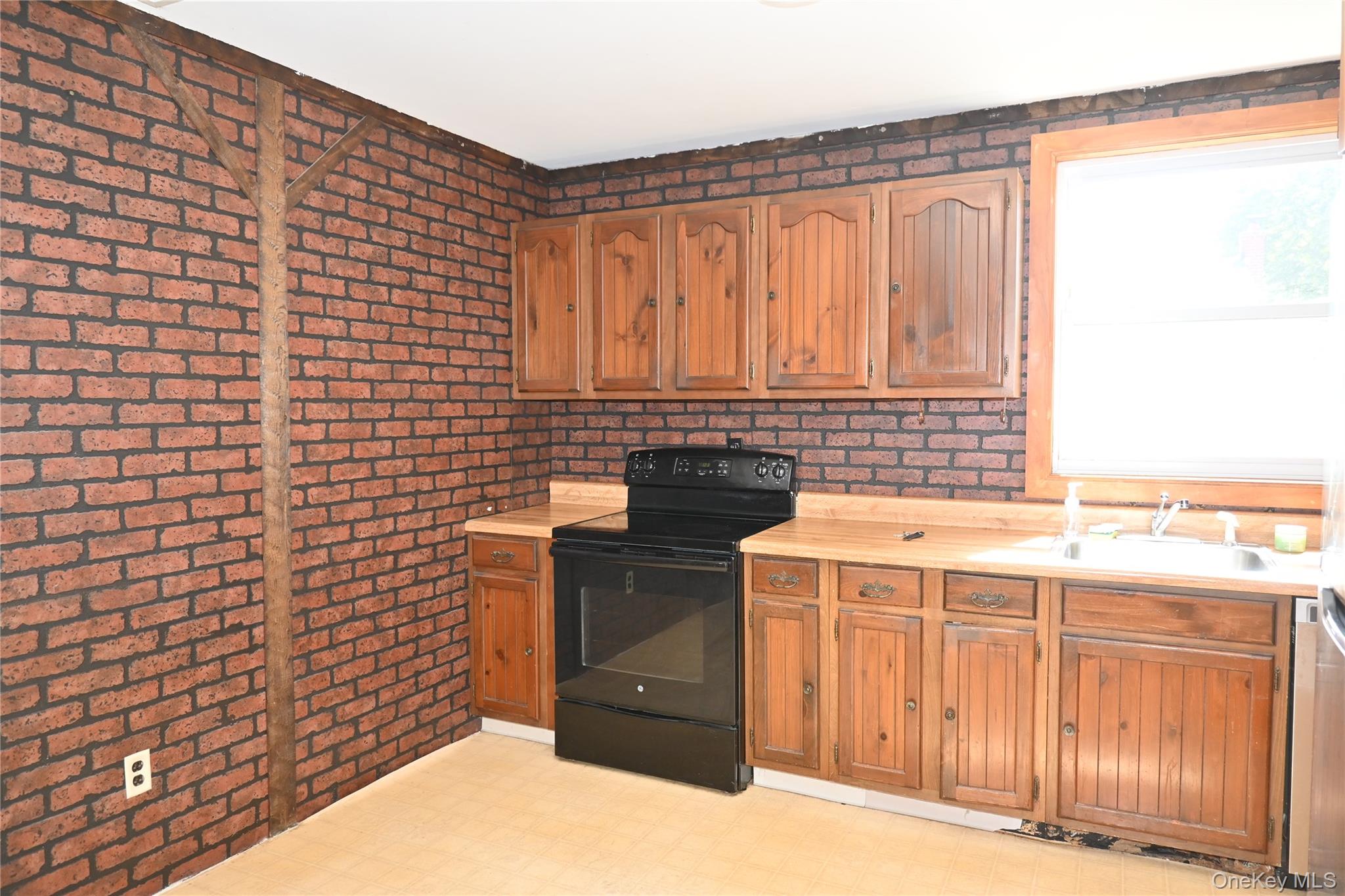 2816 Acorn Avenue, Medford, NY 11763