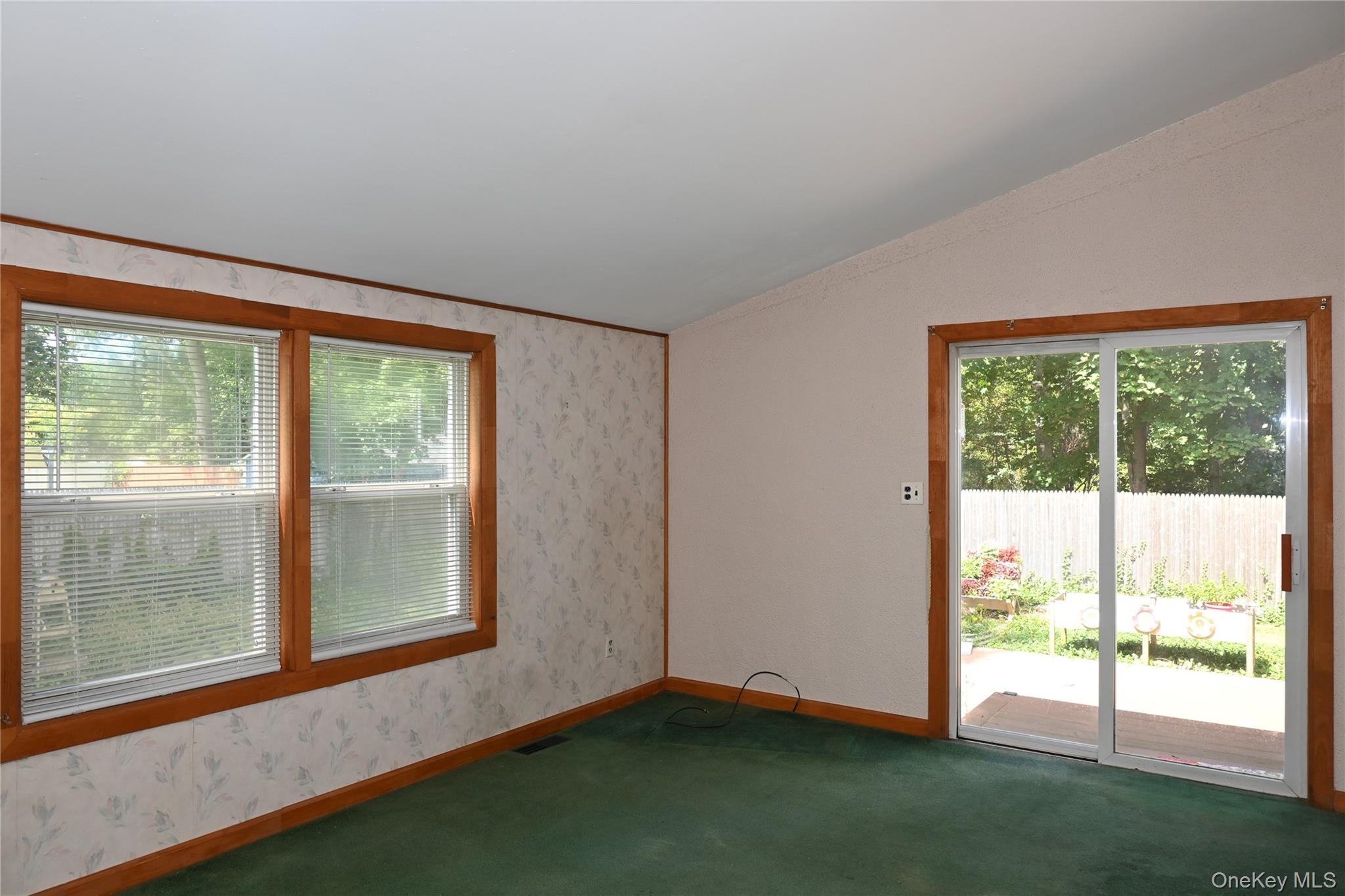 2816 Acorn Avenue, Medford, NY 11763