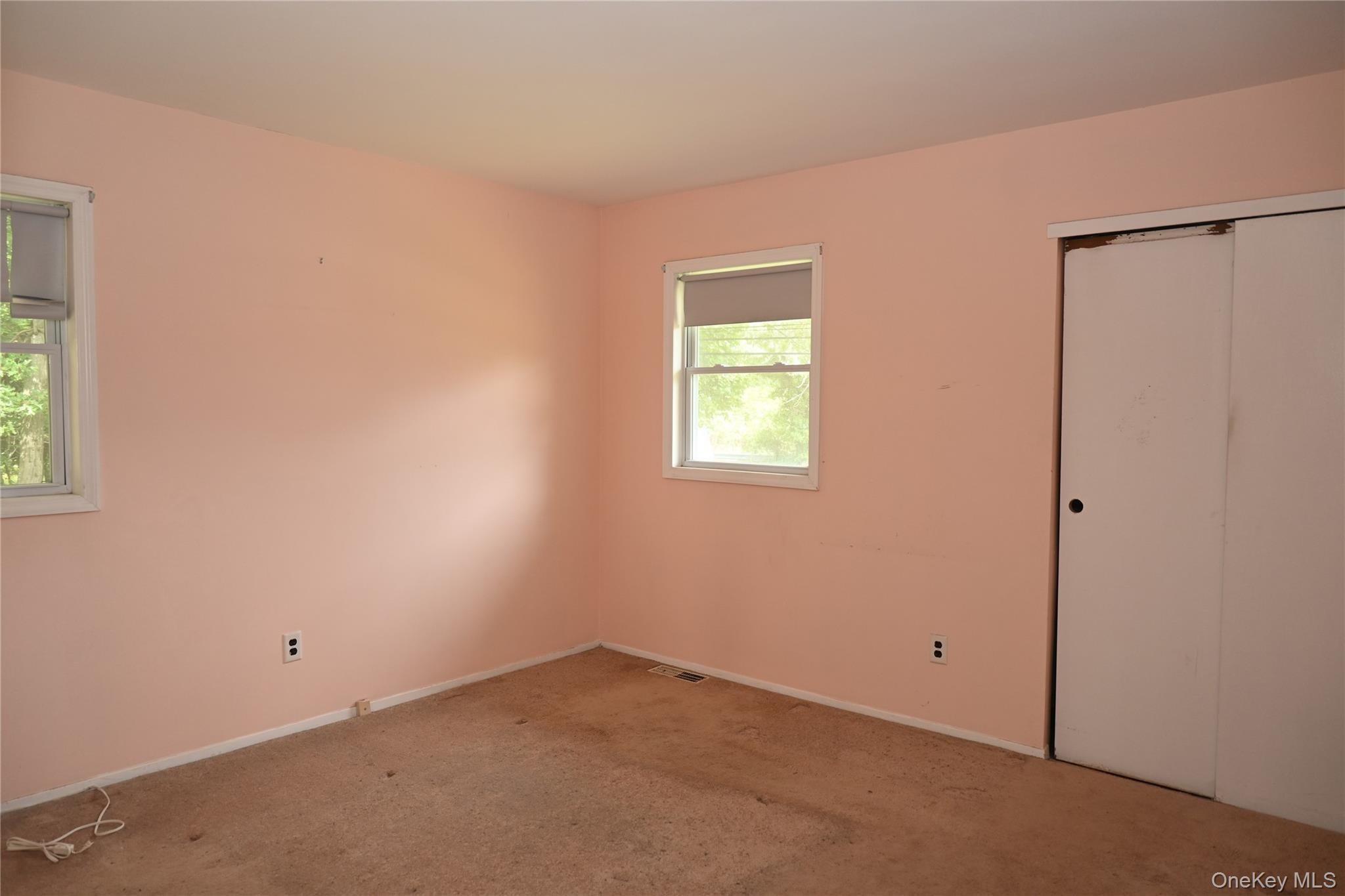 2816 Acorn Avenue, Medford, NY 11763