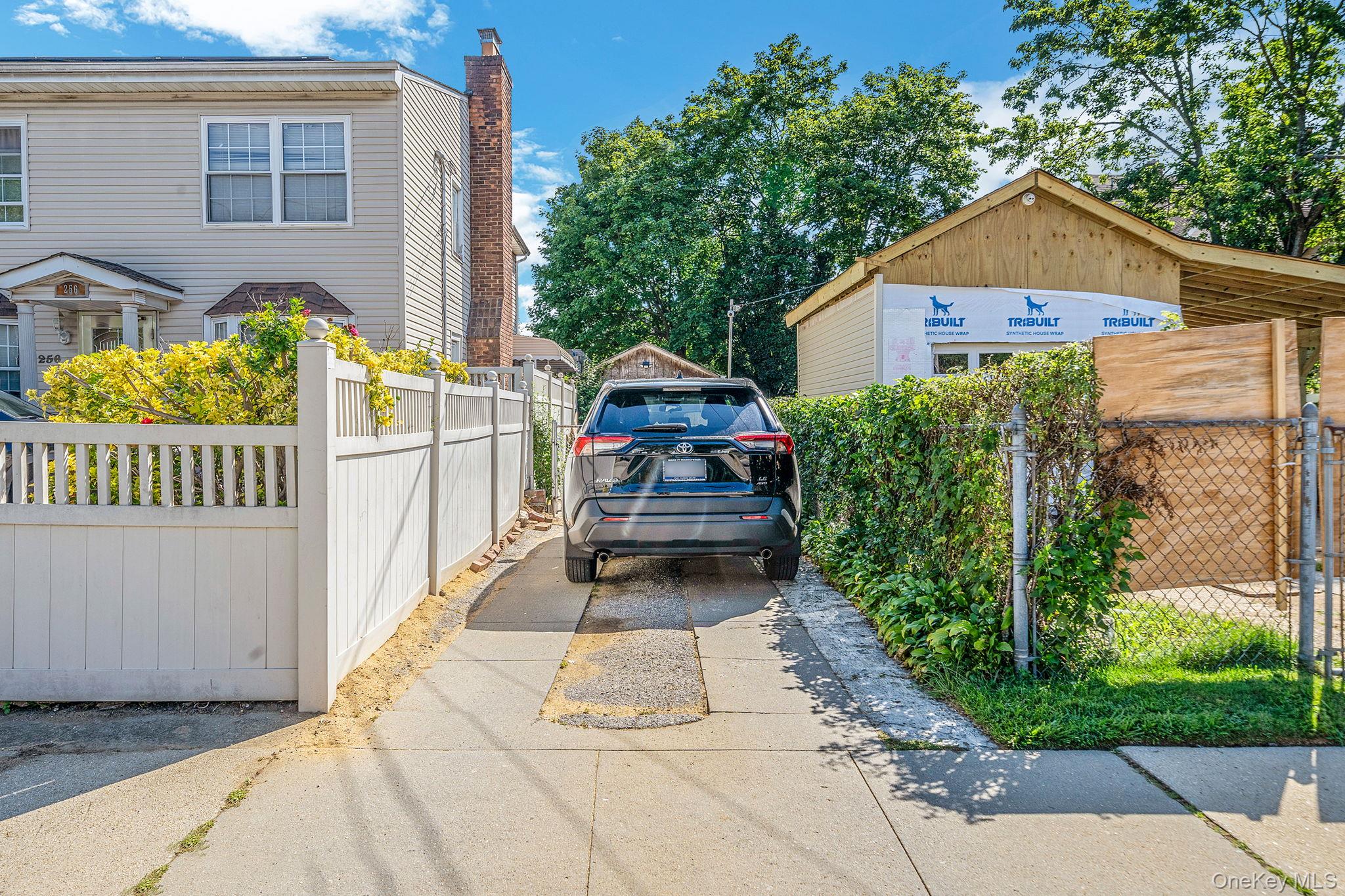 173 E Seaman Avenue, Freeport, NY 11520