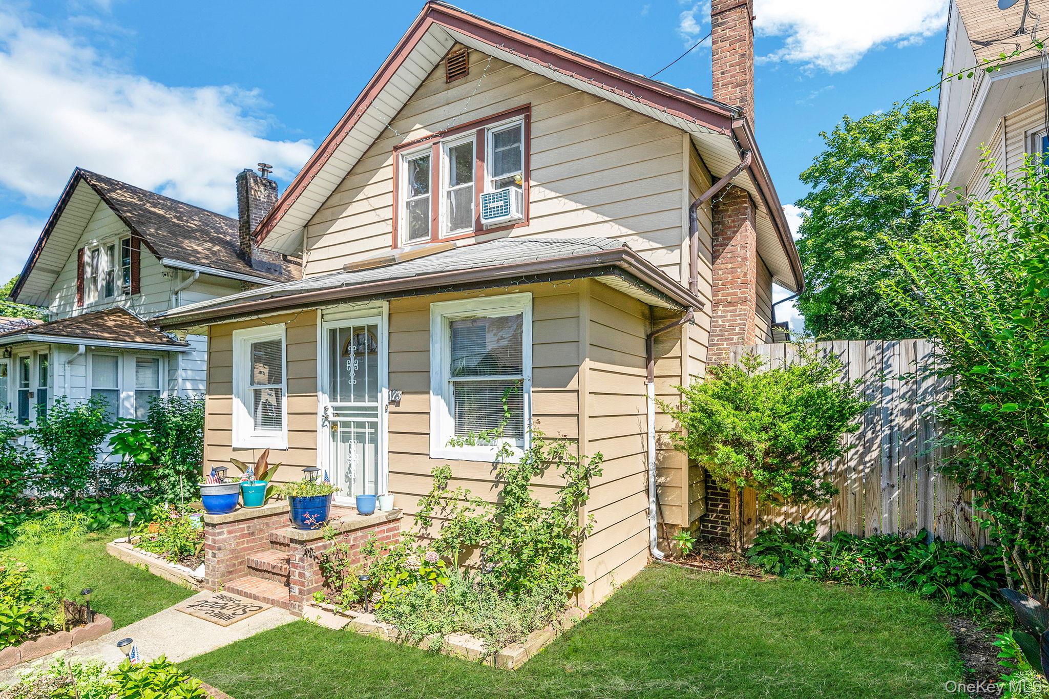 173 E Seaman Avenue, Freeport, NY 11520