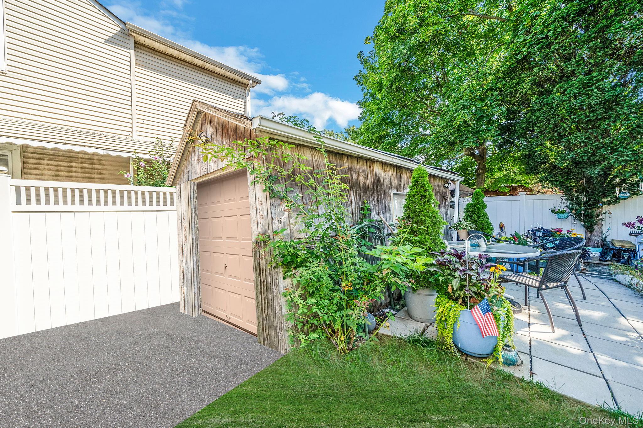 173 E Seaman Avenue, Freeport, NY 11520