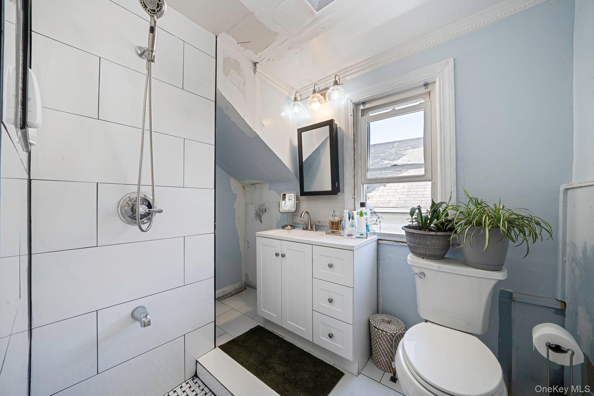 173 E Seaman Avenue, Freeport, NY 11520