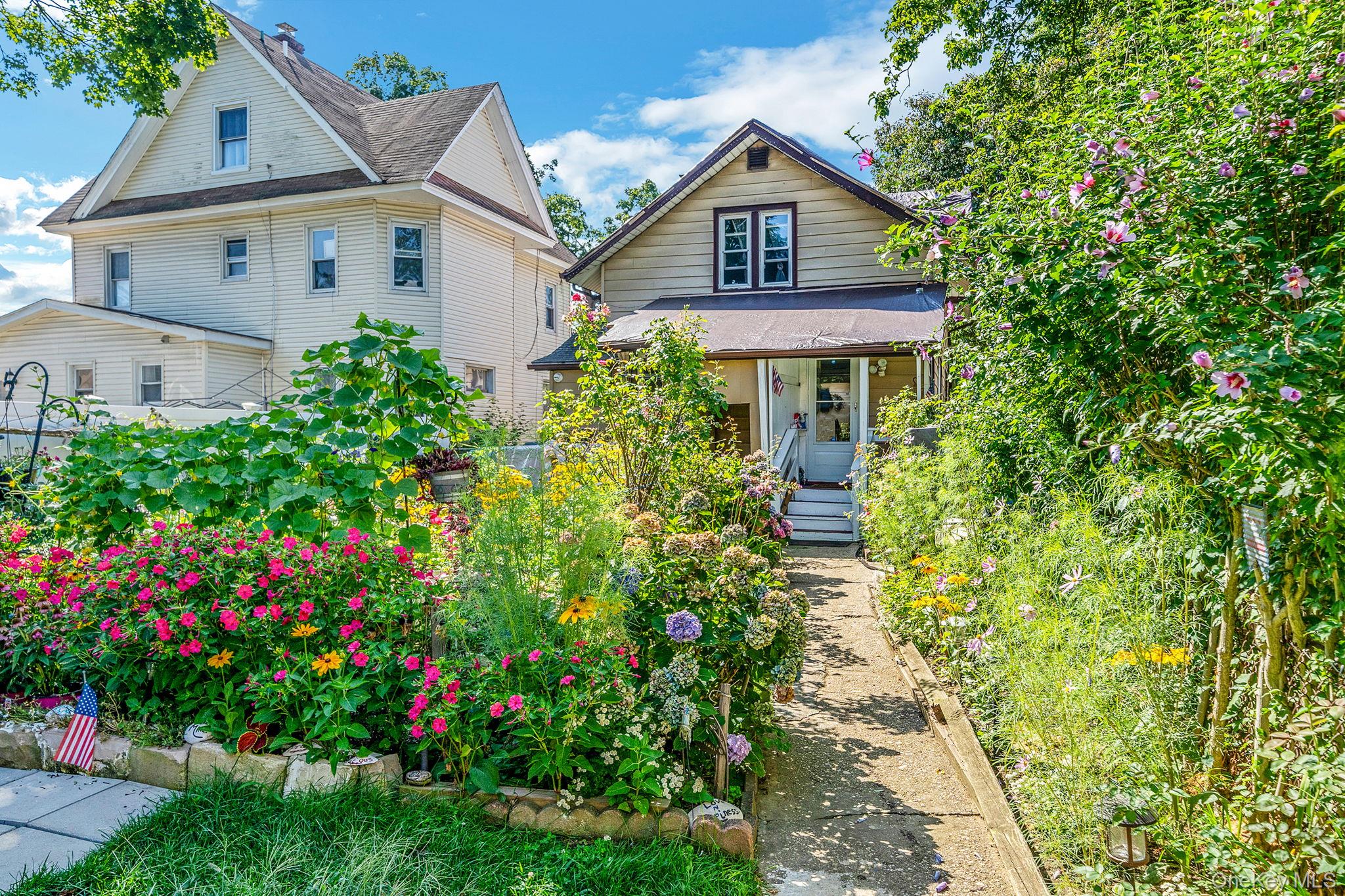 173 E Seaman Avenue, Freeport, NY 11520