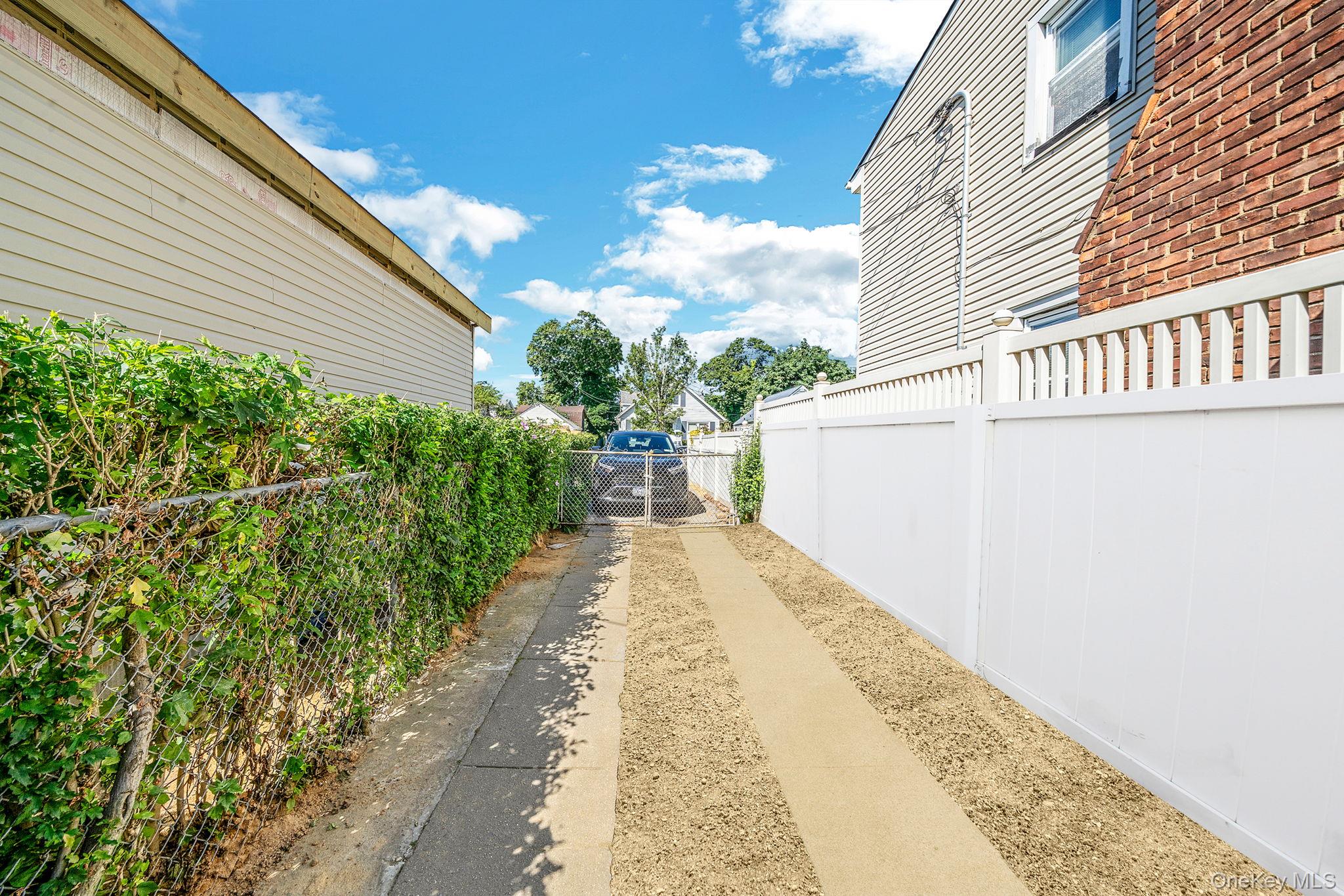 173 E Seaman Avenue, Freeport, NY 11520