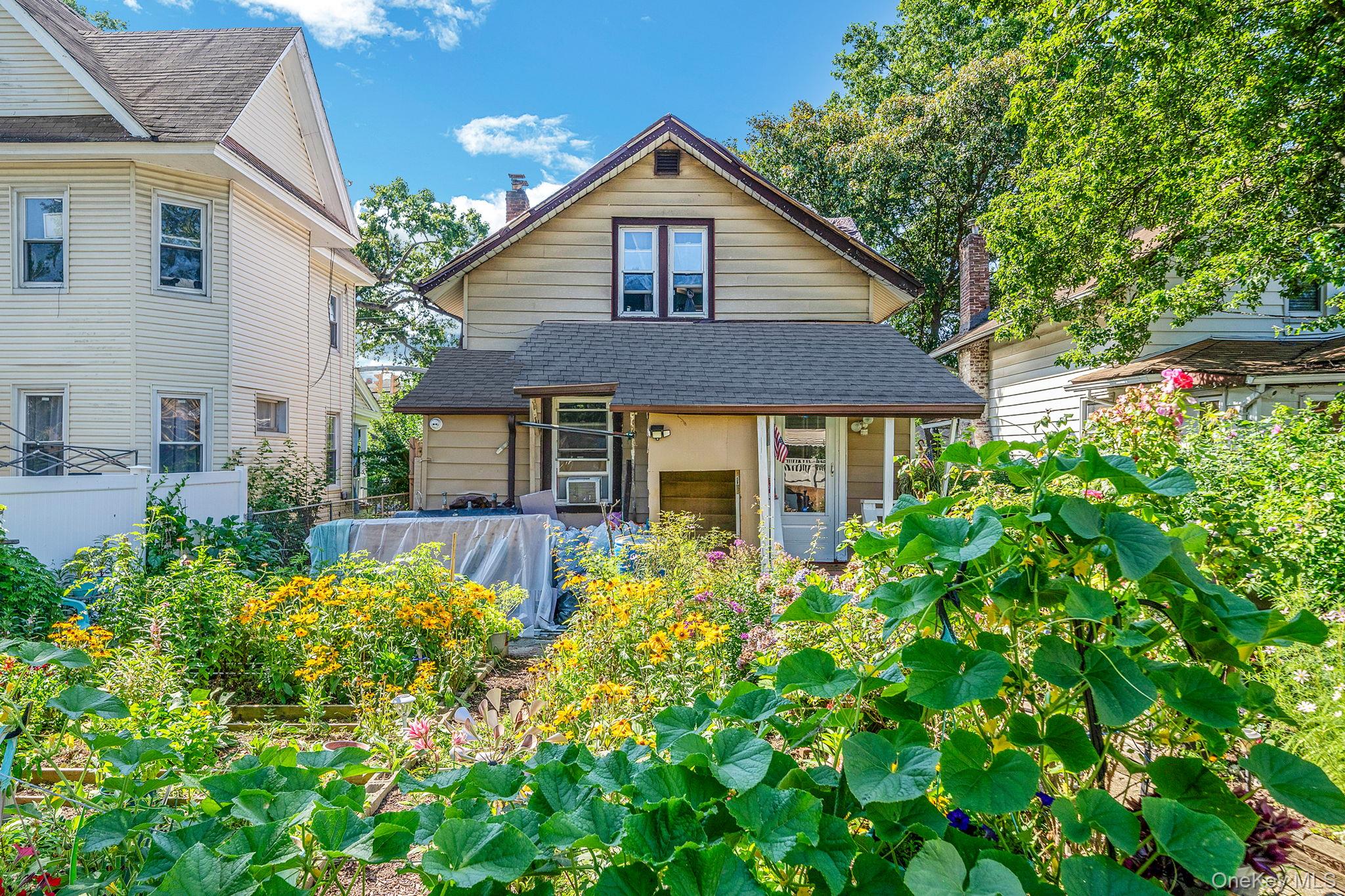 173 E Seaman Avenue, Freeport, NY 11520