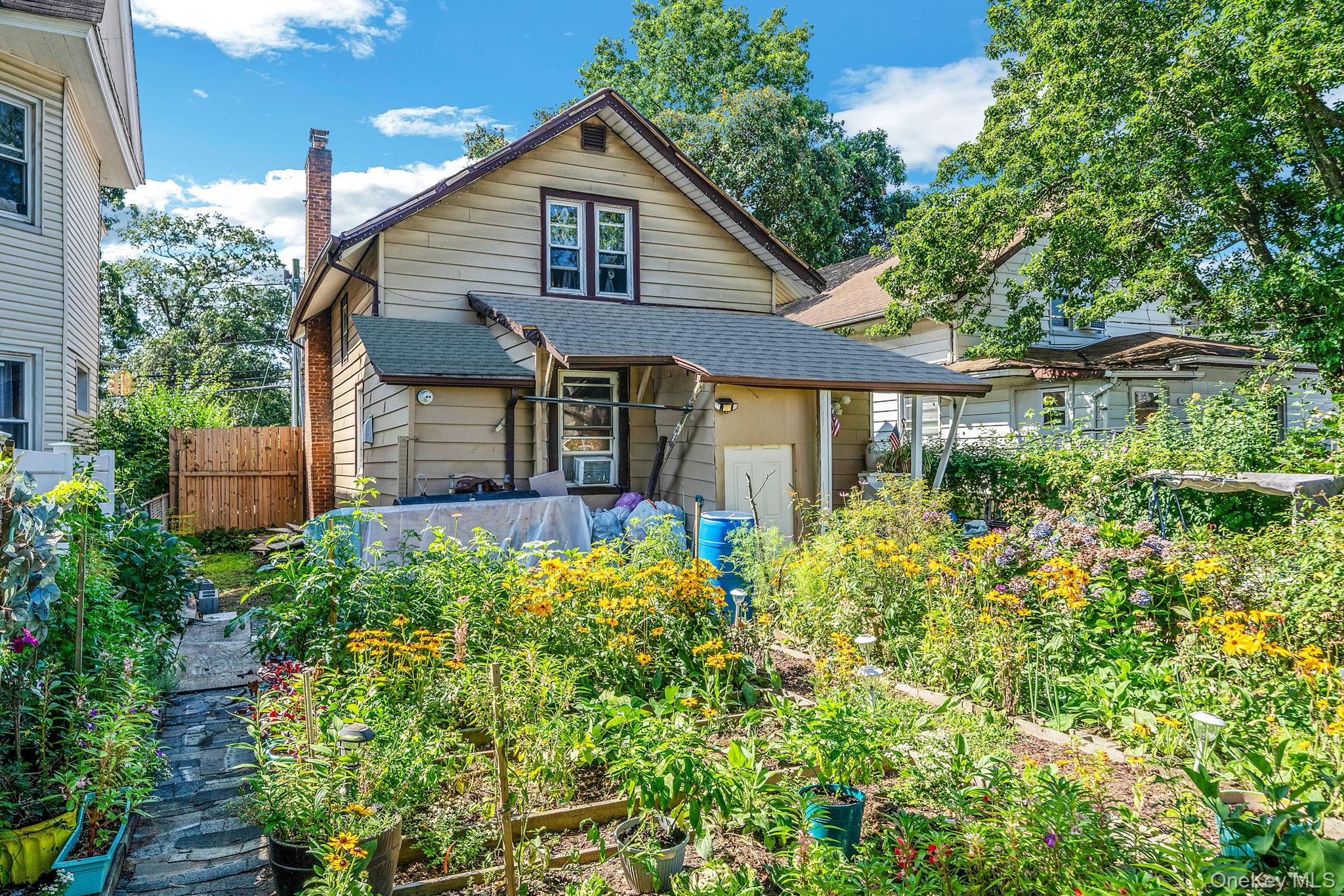 173 E Seaman Avenue, Freeport, NY 11520