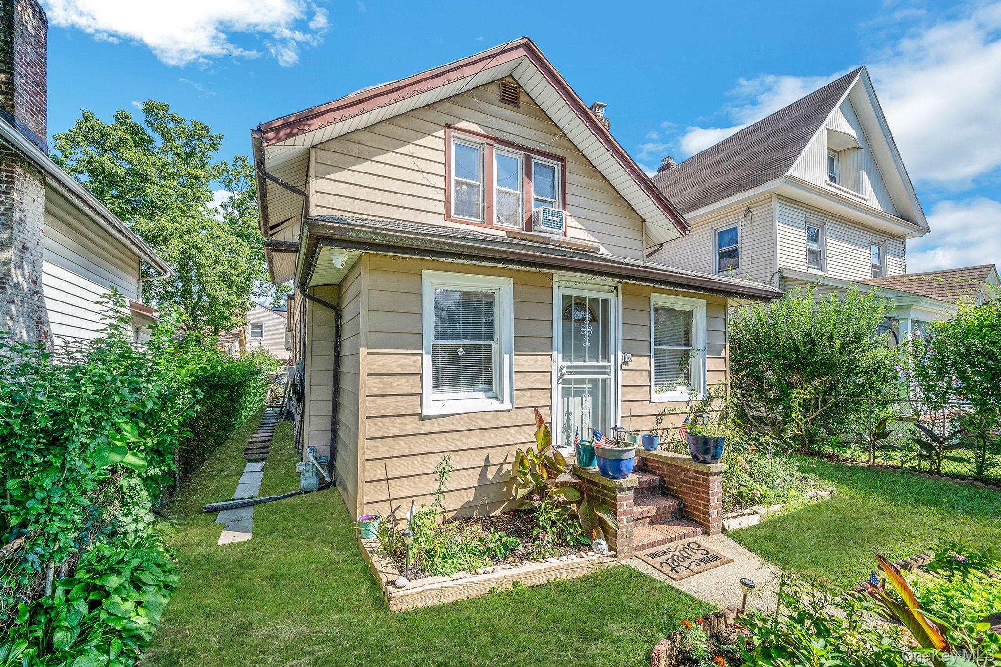 173 E Seaman Avenue, Freeport, NY 11520