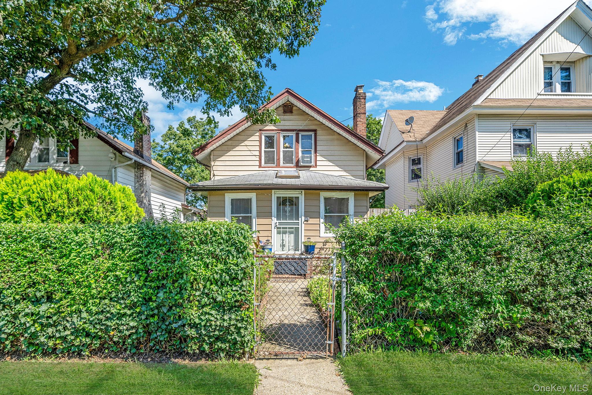 173 E Seaman Avenue, Freeport, NY 11520