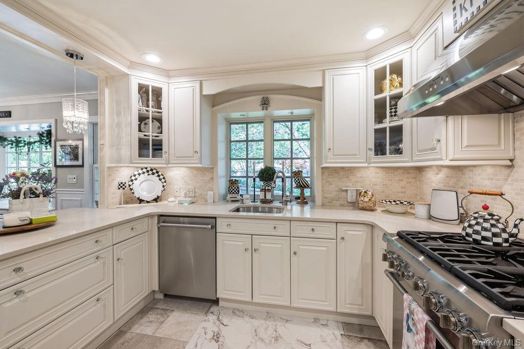 15 Briarwood Drive, Huntington, NY 11743