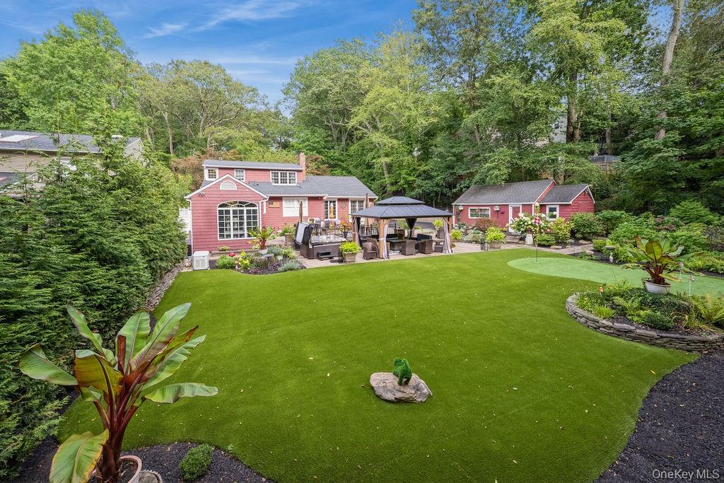 15 Briarwood Drive, Huntington, NY 11743