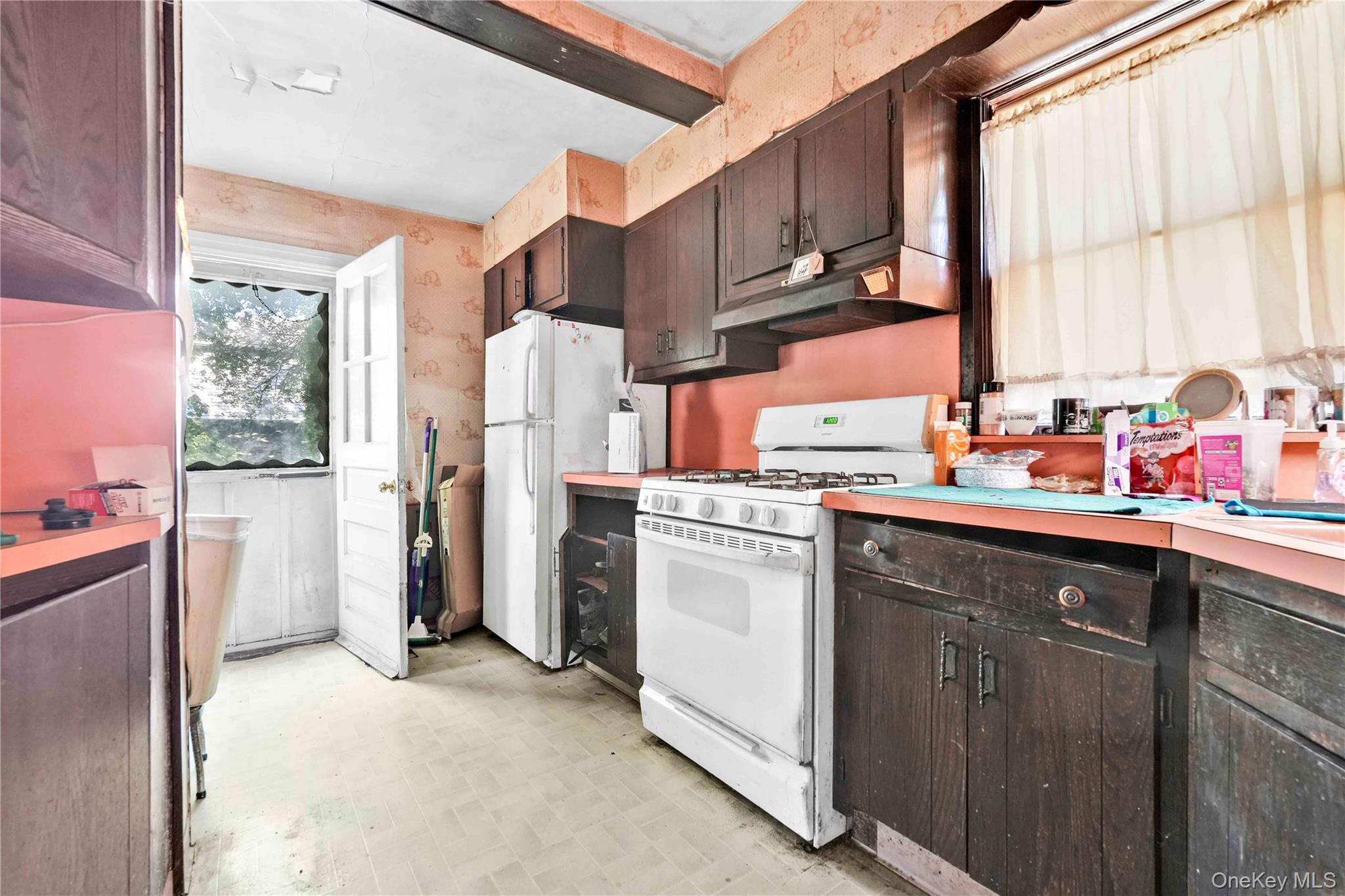 42 Satterie Avenue, Valley Stream, NY 11580