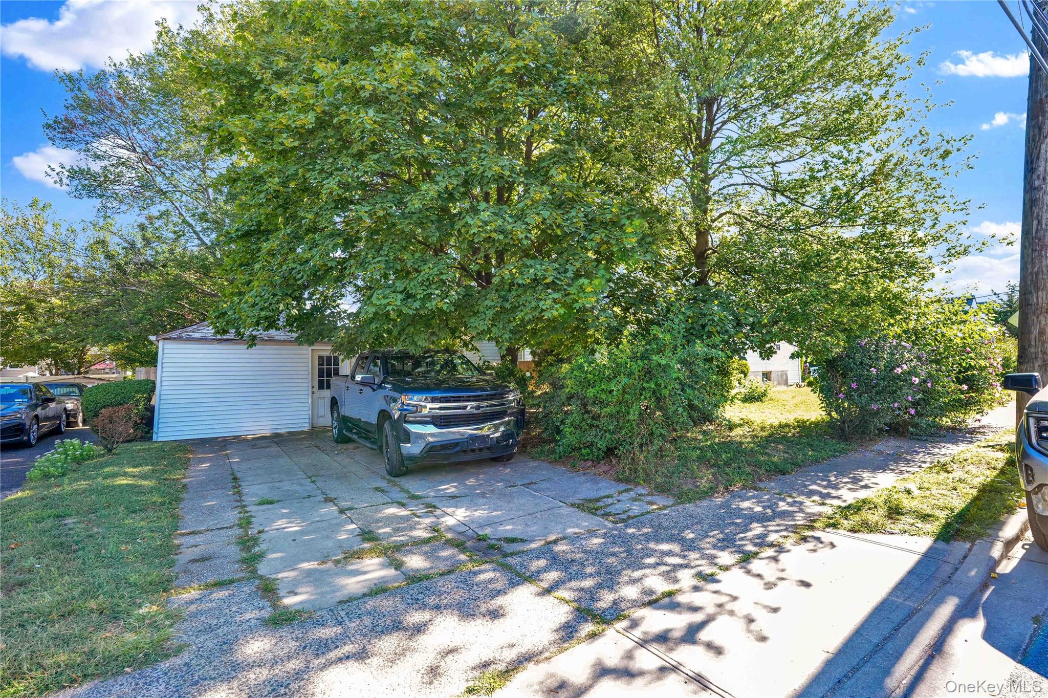 42 Satterie Avenue, Valley Stream, NY 11580