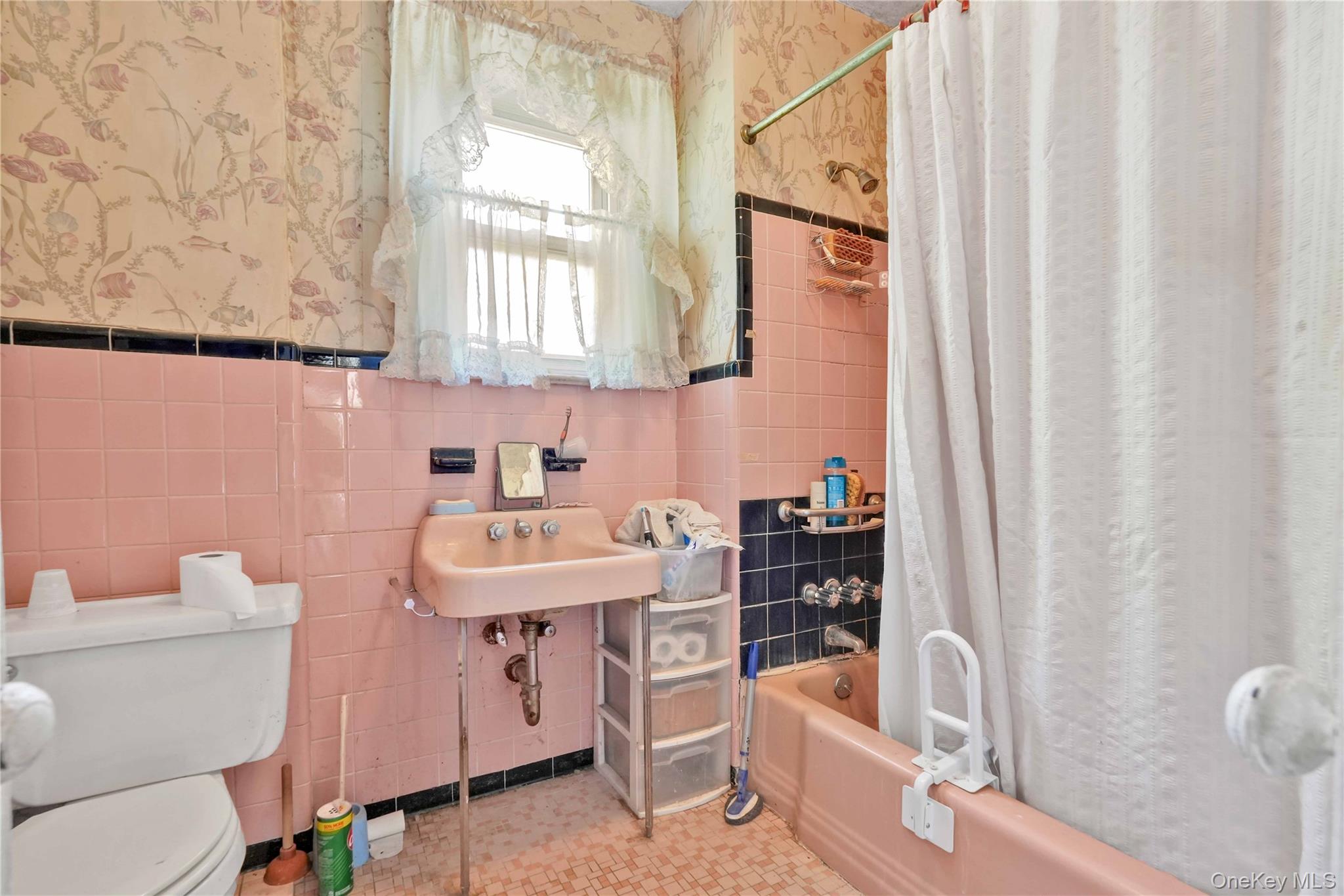 42 Satterie Avenue, Valley Stream, NY 11580