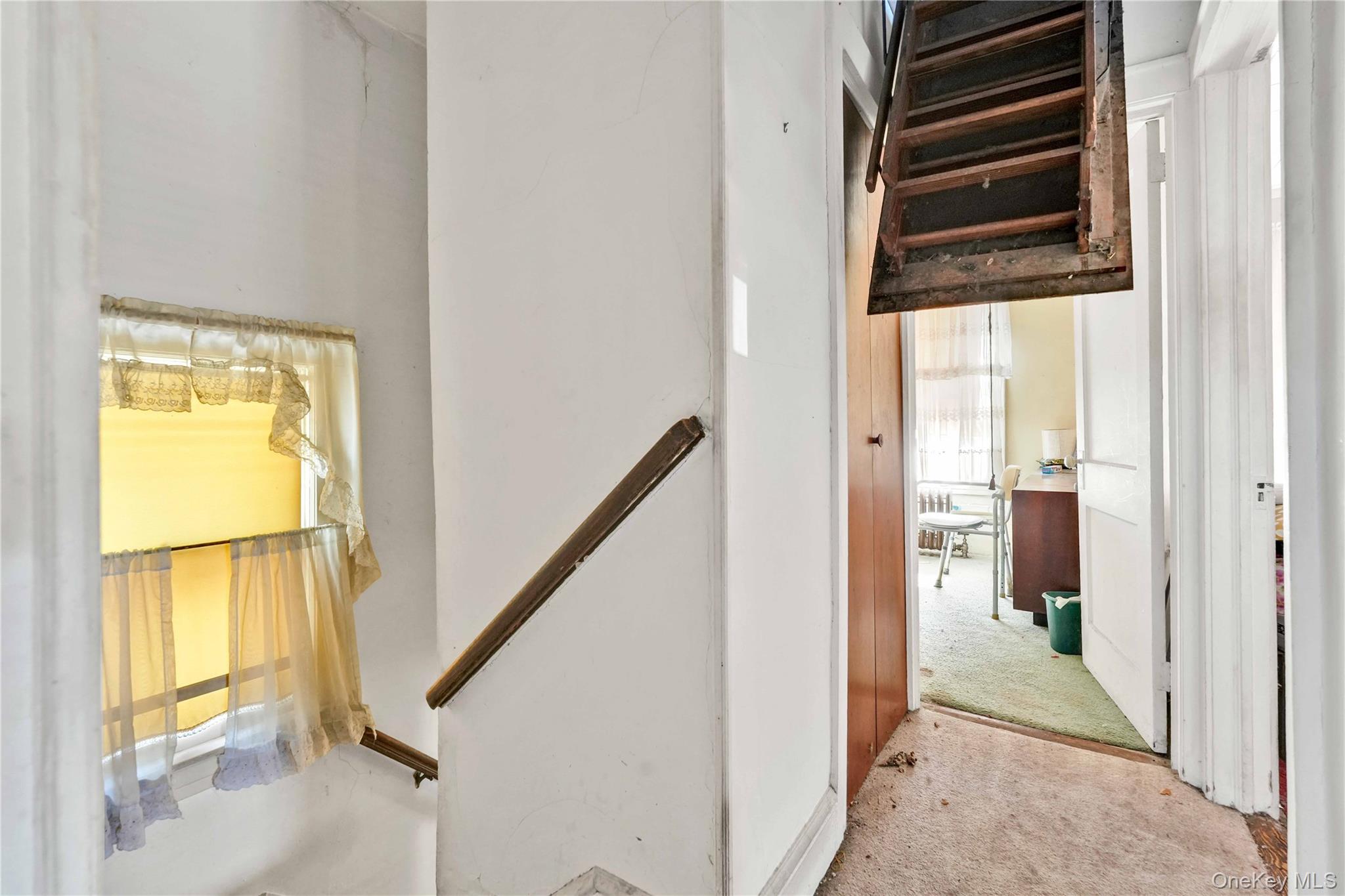 42 Satterie Avenue, Valley Stream, NY 11580