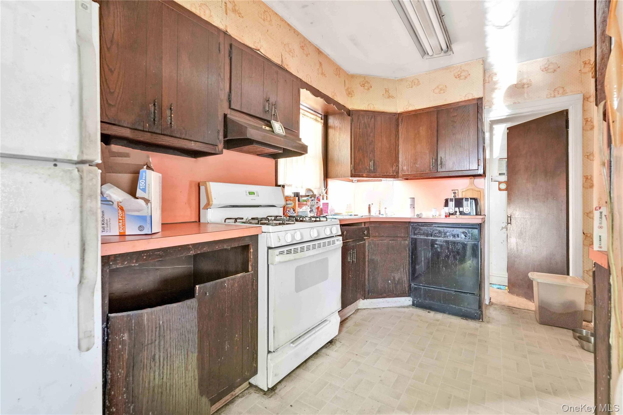 42 Satterie Avenue, Valley Stream, NY 11580