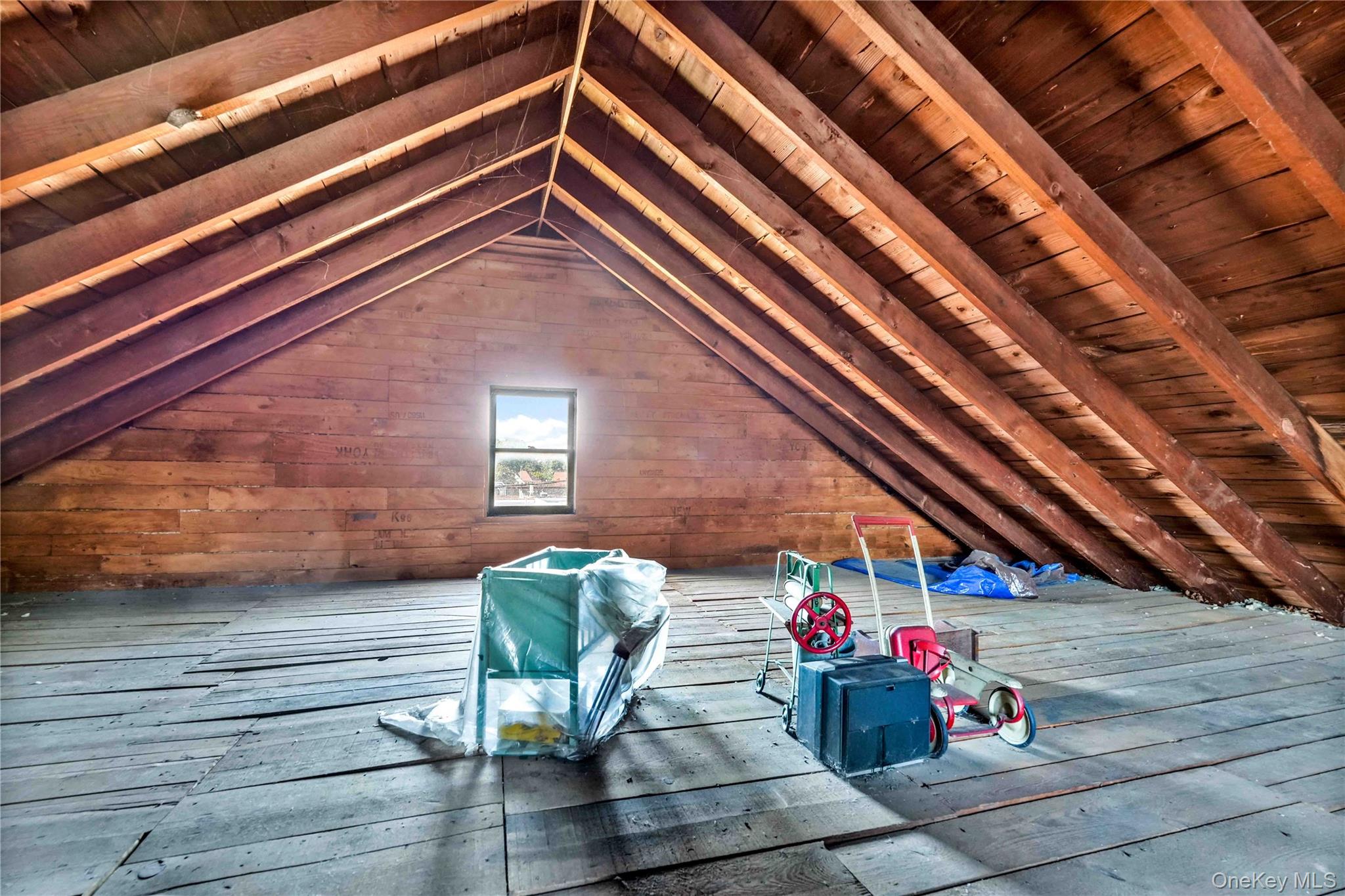 42 Satterie Avenue, Valley Stream, NY 11580