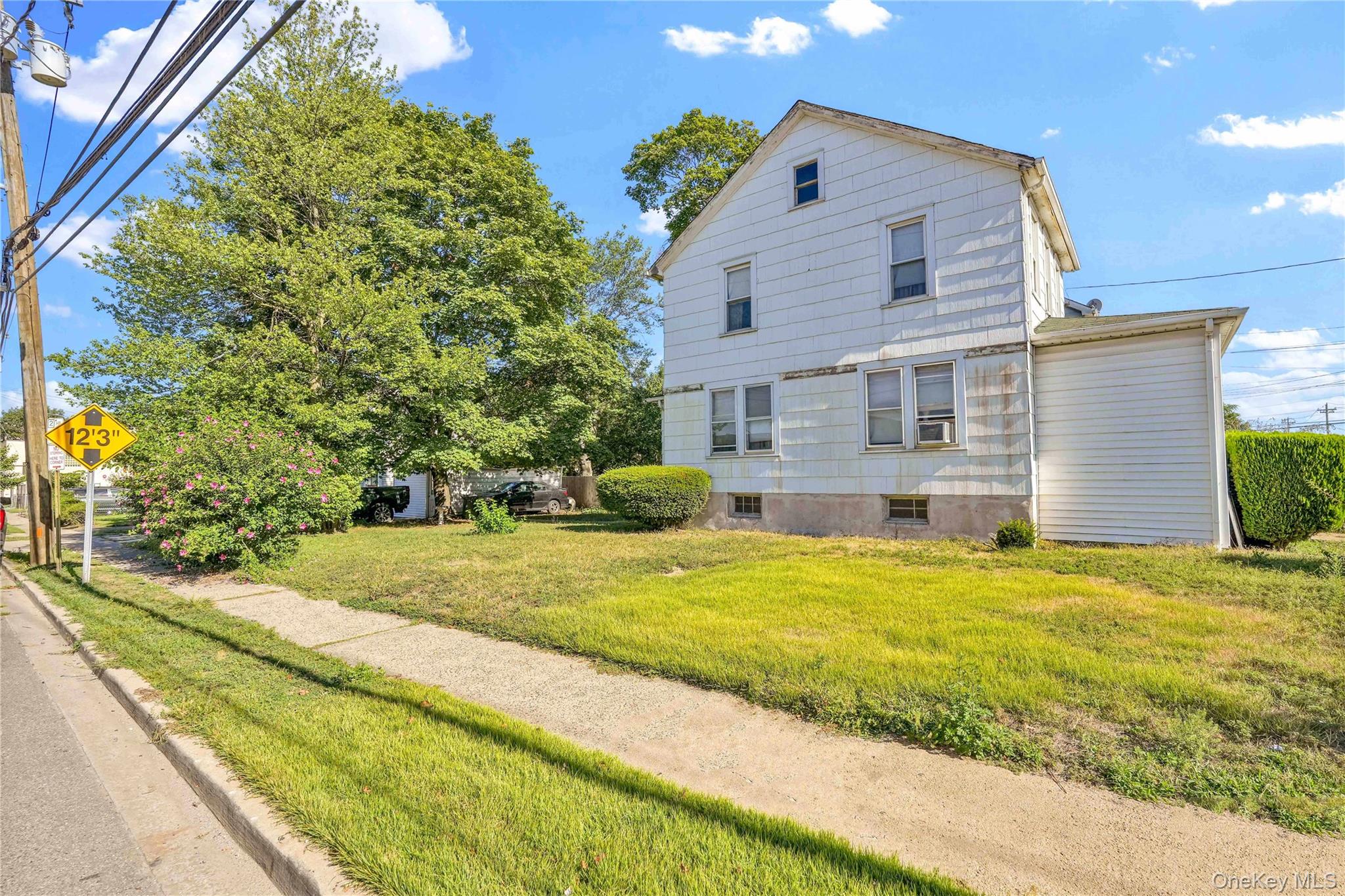 42 Satterie Avenue, Valley Stream, NY 11580