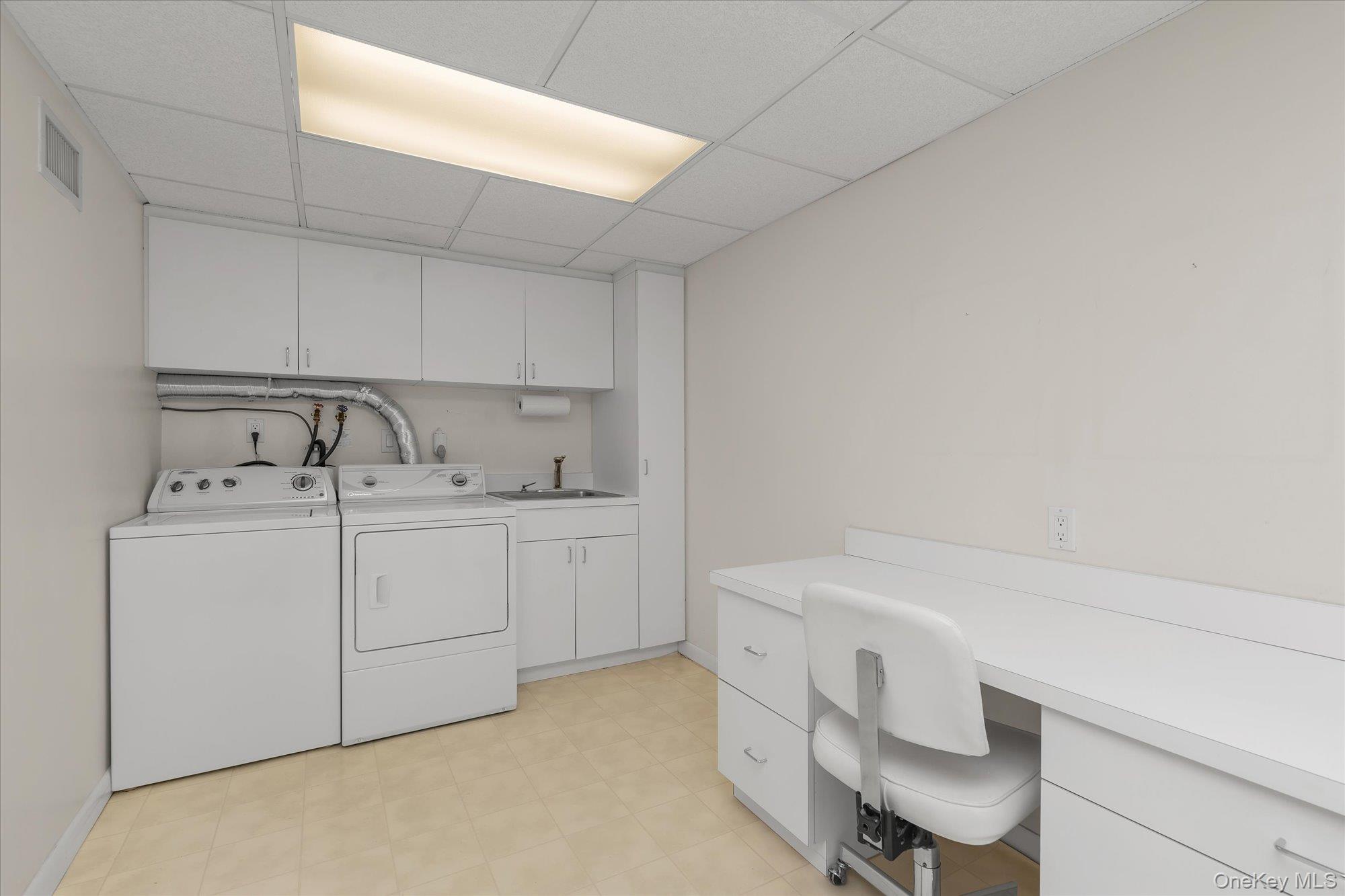 3 Cricket Club Drive, Roslyn, NY 11576