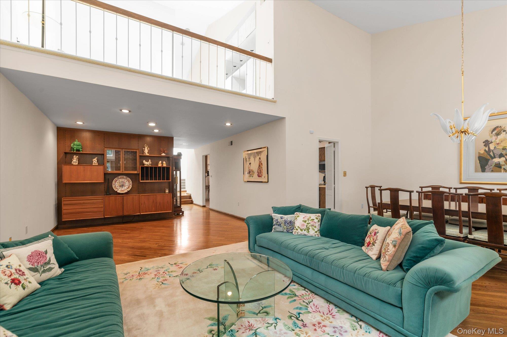 3 Cricket Club Drive, Roslyn, NY 11576