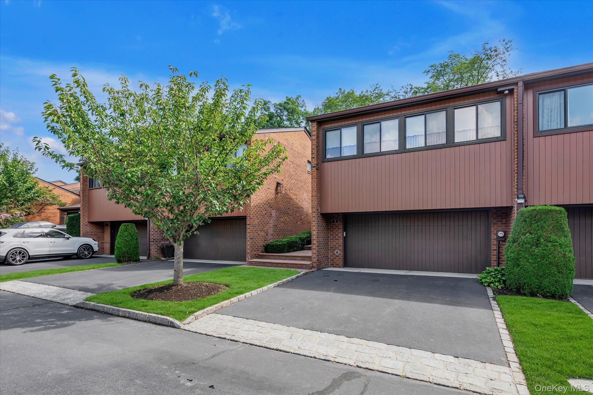 3 Cricket Club Drive, Roslyn, NY 11576