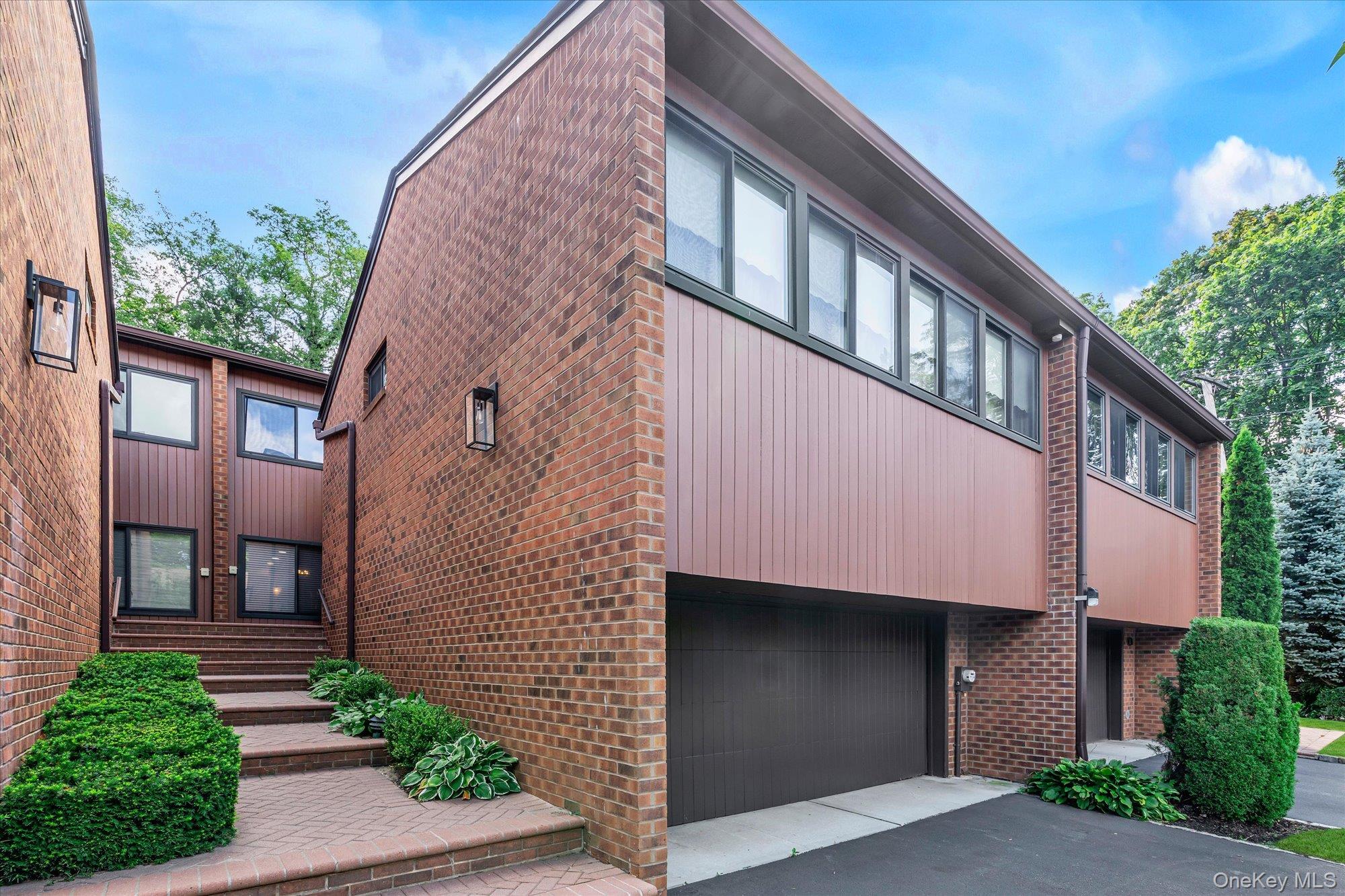 3 Cricket Club Drive, Roslyn, NY 11576