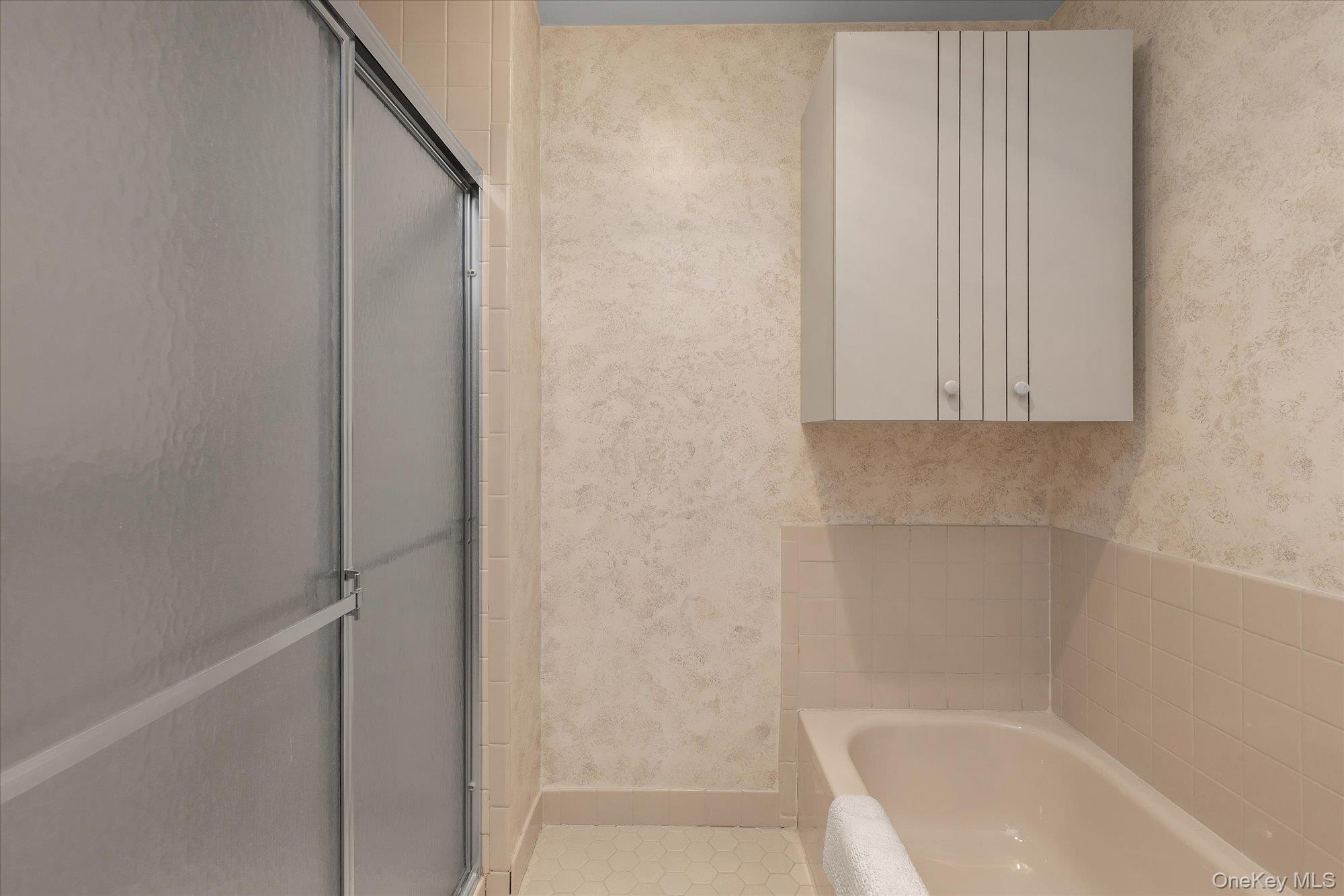 3 Cricket Club Drive, Roslyn, NY 11576