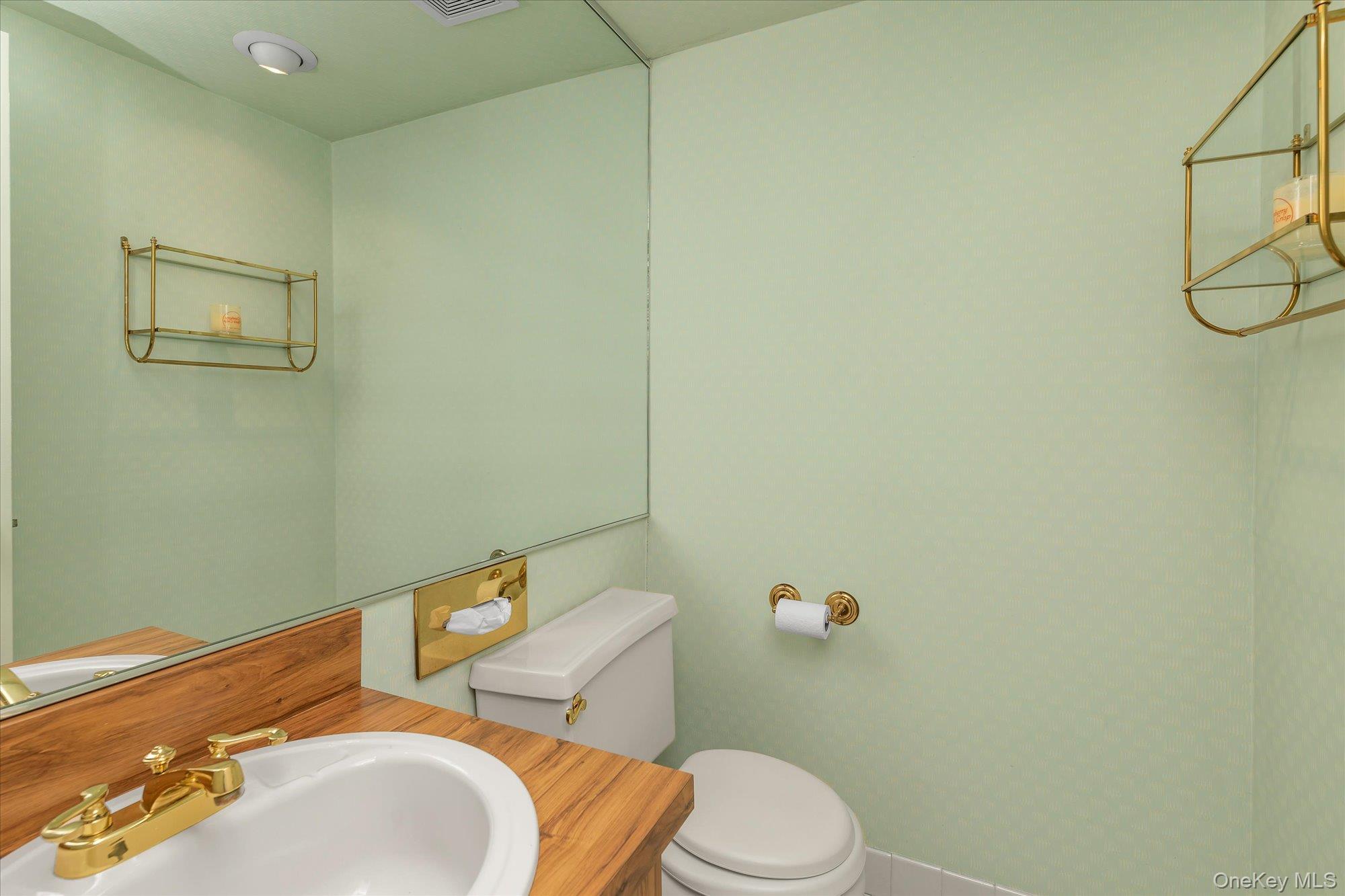 3 Cricket Club Drive, Roslyn, NY 11576