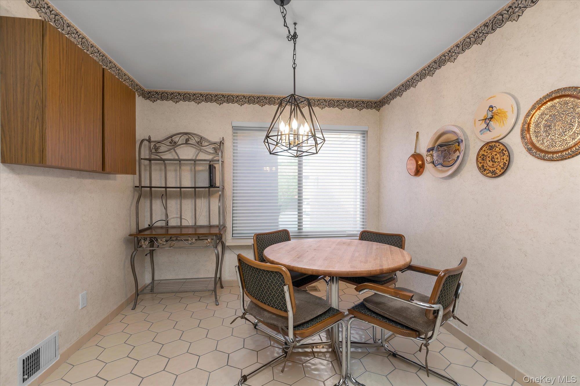 3 Cricket Club Drive, Roslyn, NY 11576