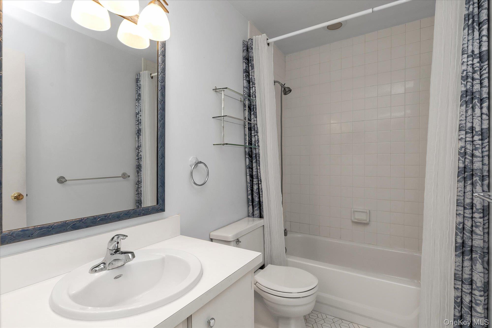 3 Cricket Club Drive, Roslyn, NY 11576