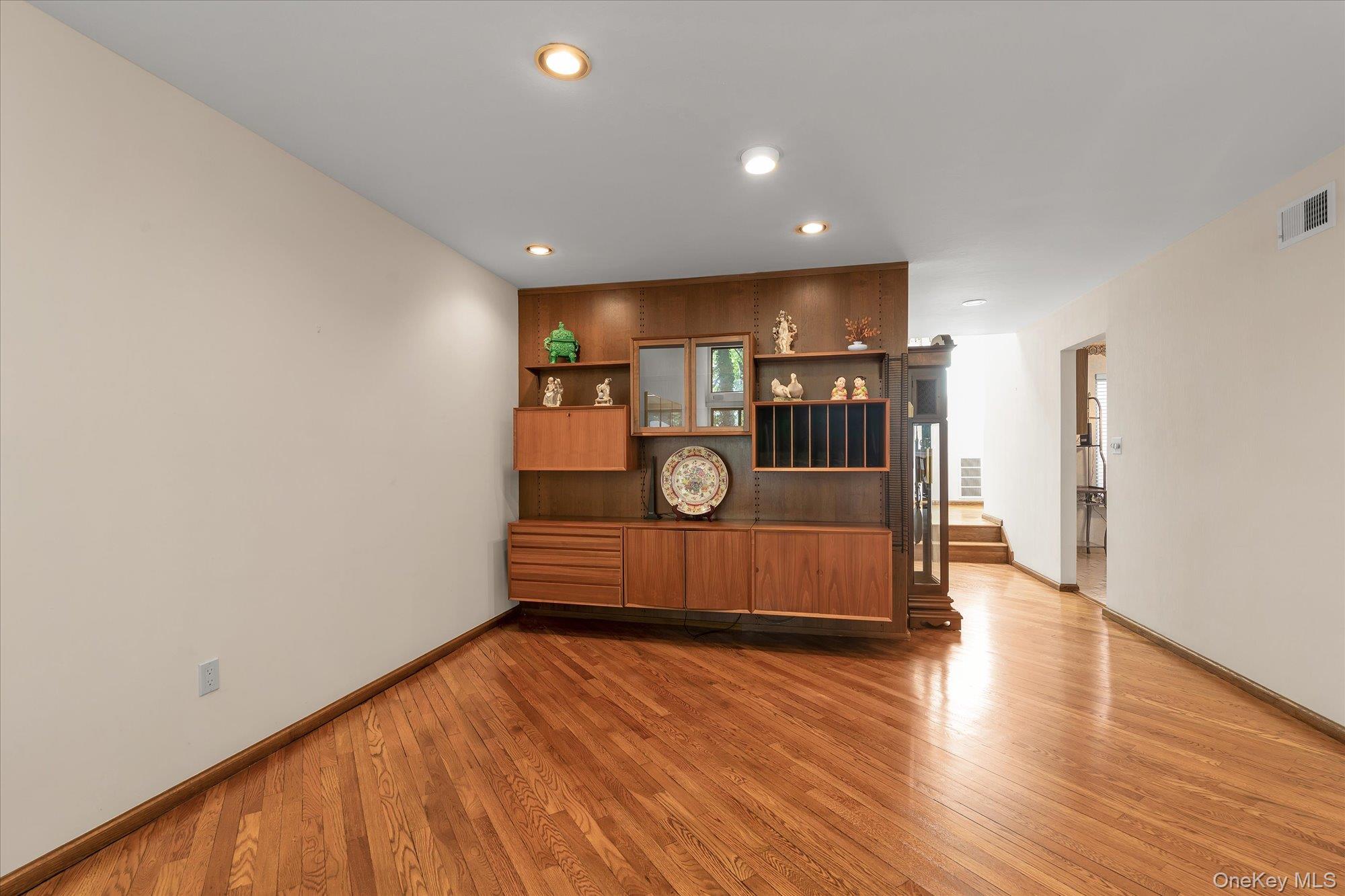 3 Cricket Club Drive, Roslyn, NY 11576