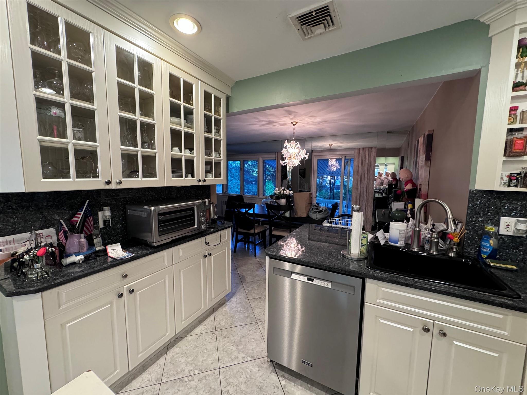 195 Sackville Road, Garden City, NY 11530