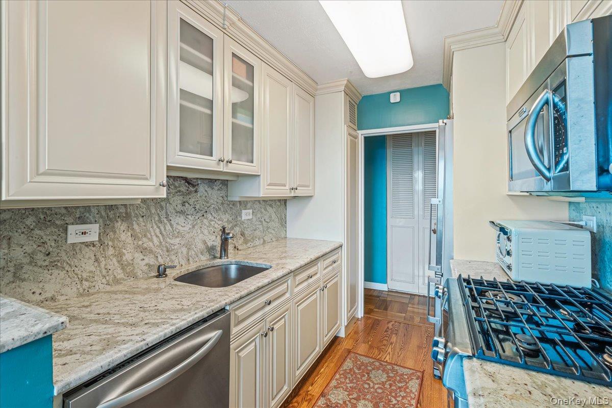 17-85 215th Street # 11S, Bayside, NY 11360