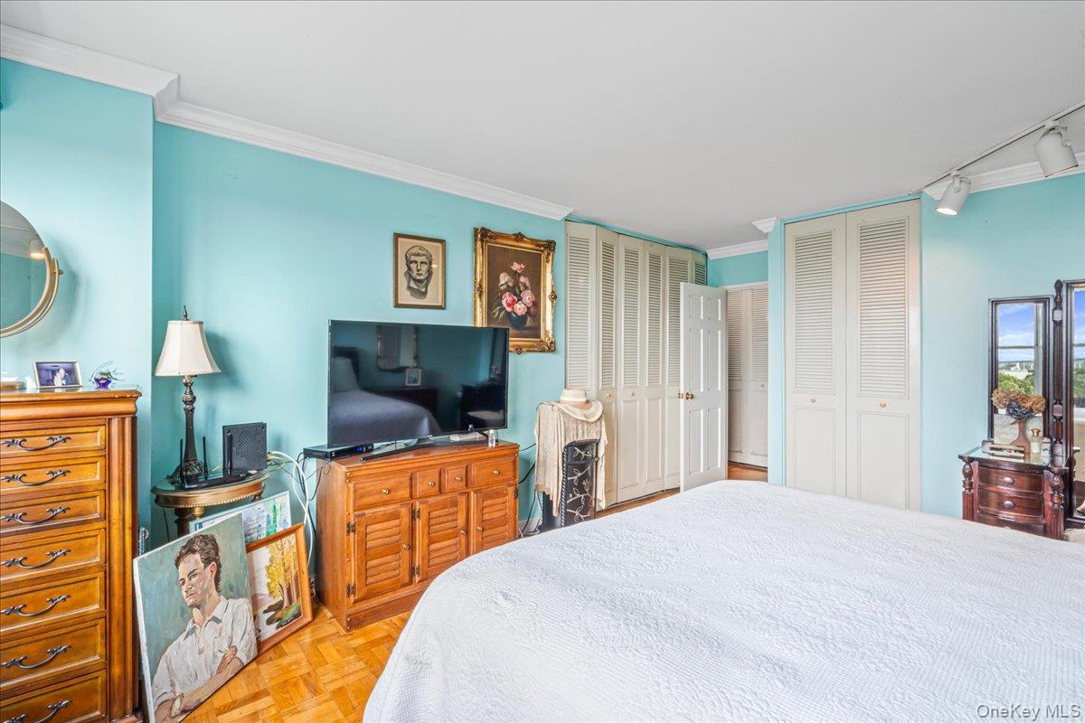 17-85 215th Street # 11S, Bayside, NY 11360