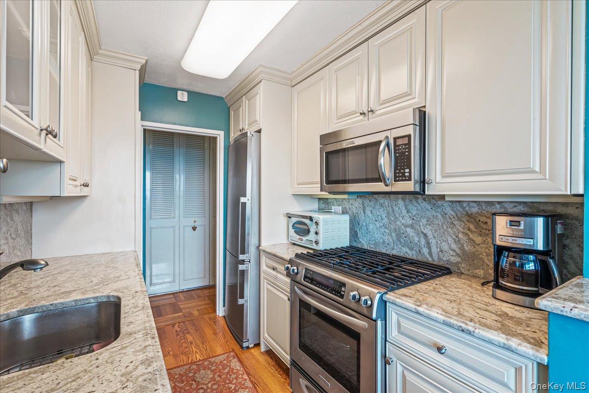 17-85 215th Street # 11S, Bayside, NY 11360