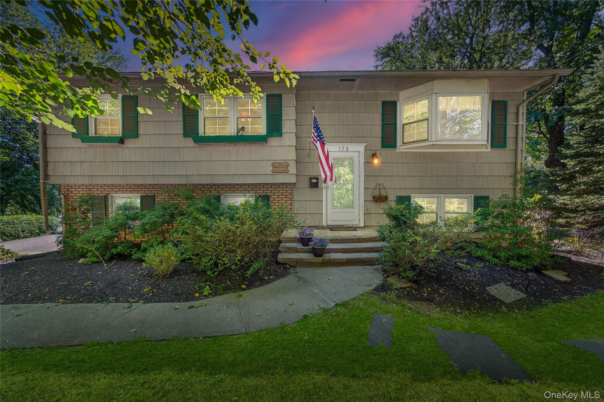 173 Oak Tree Road, Tappan, NY 10983