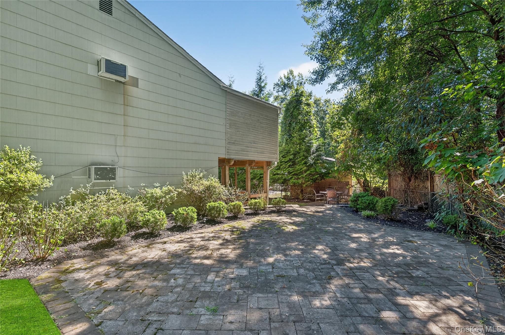 173 Oak Tree Road, Tappan, NY 10983