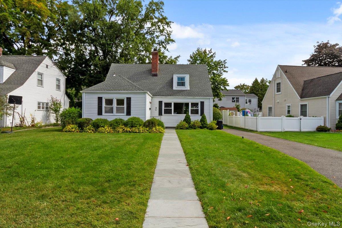 8 Huntley Road, Eastchester, NY 10709