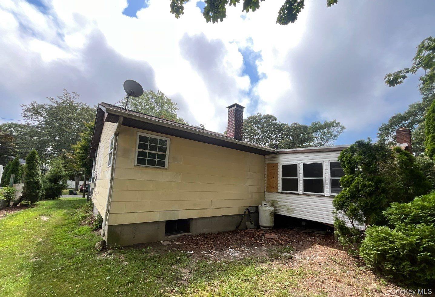 17 Appel Drive E, Shirley, NY 11967