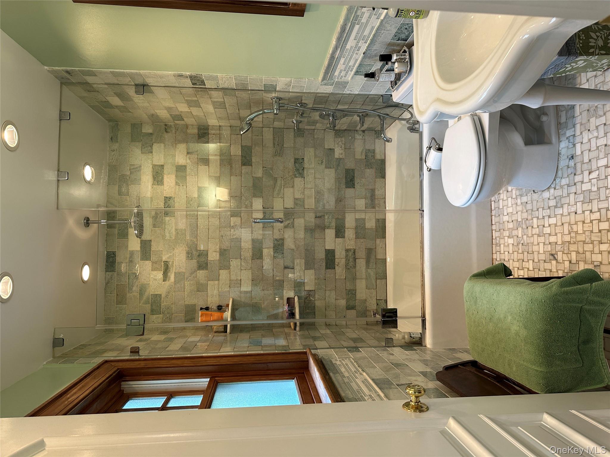 38-47 Douglaston Parkway, Douglaston, NY 11363