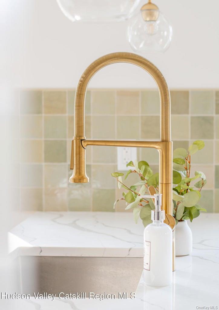 9 Mountain Road, Rosendale, NY 12472