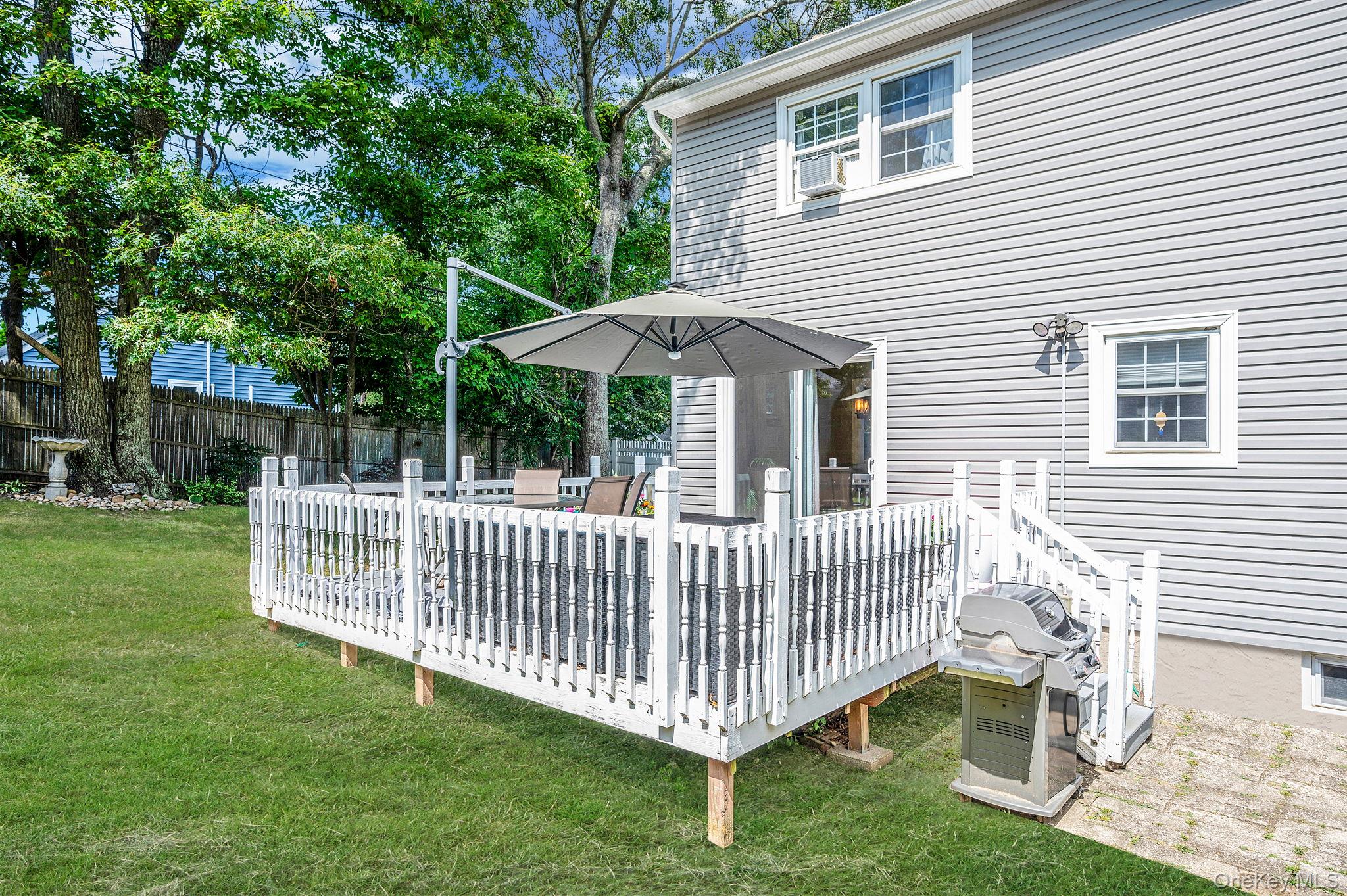 42 Apricot Place, Ronkonkoma, NY 11779