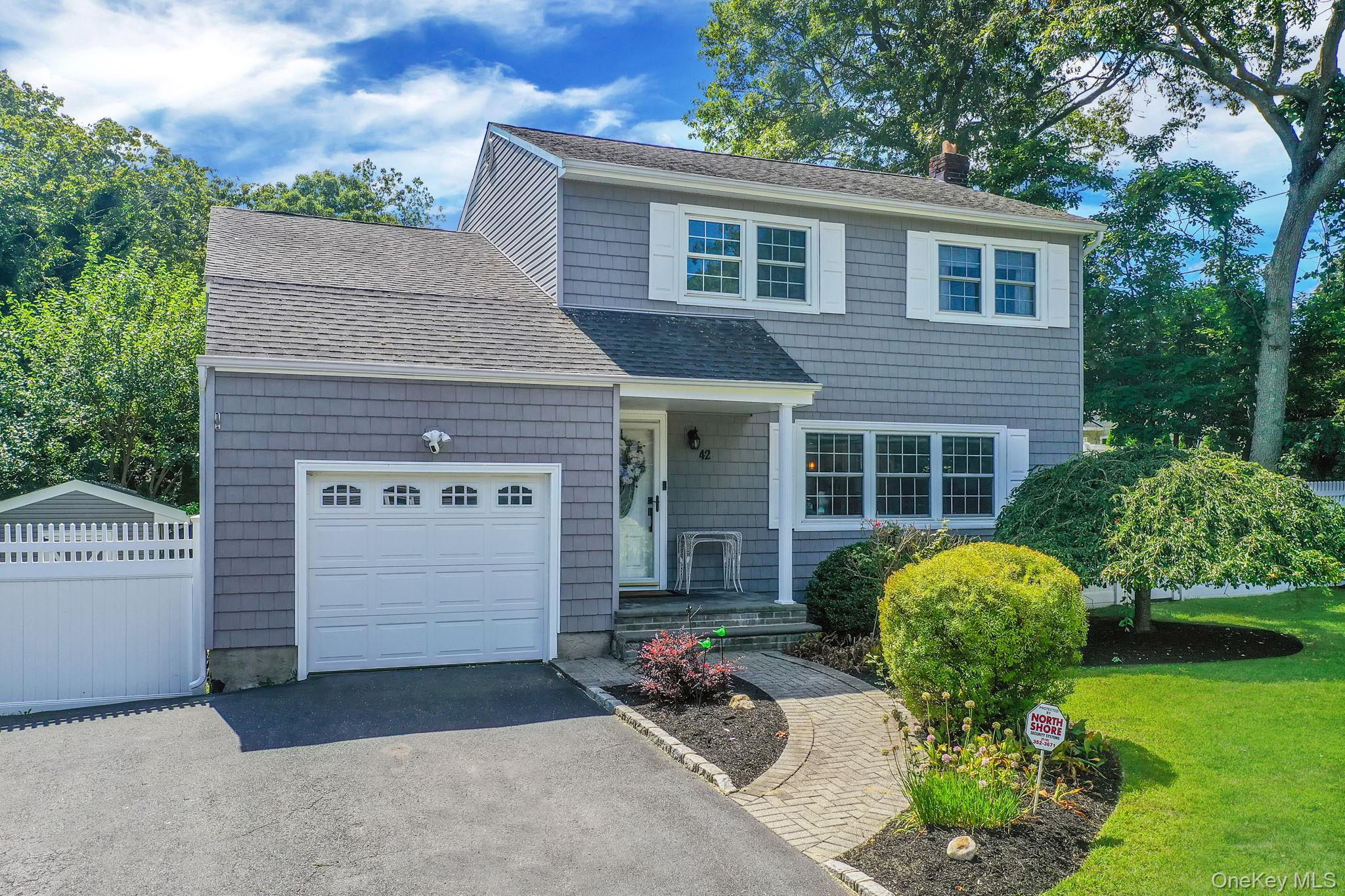 42 Apricot Place, Ronkonkoma, NY 11779