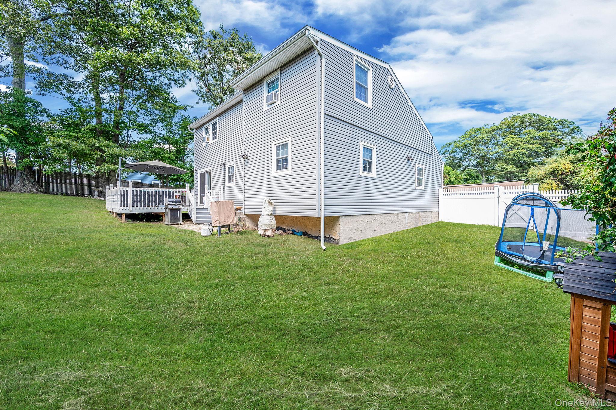 42 Apricot Place, Ronkonkoma, NY 11779